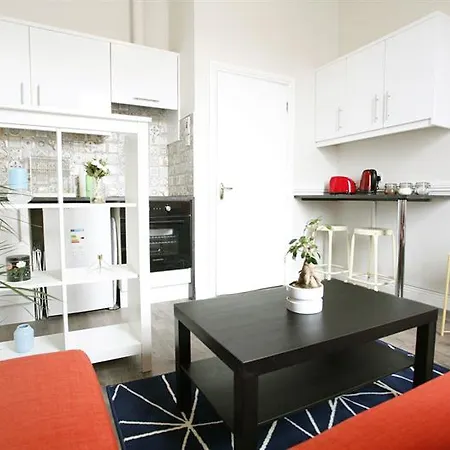 Short Let Direct - Amiens Street D1 Apartment *