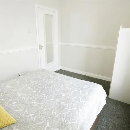 Apartment Short Let Direct - Amiens Street D1 *