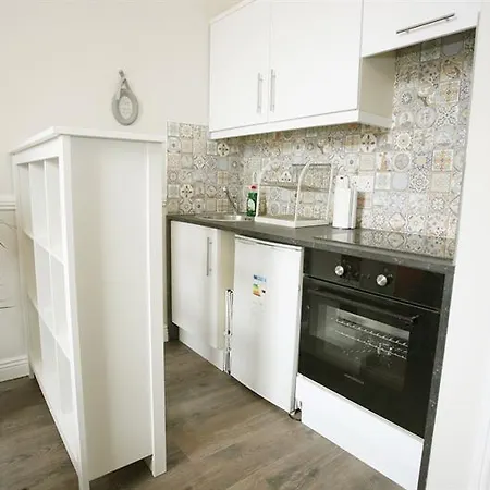 Short Let Direct - Amiens Street D1 Apartment *
